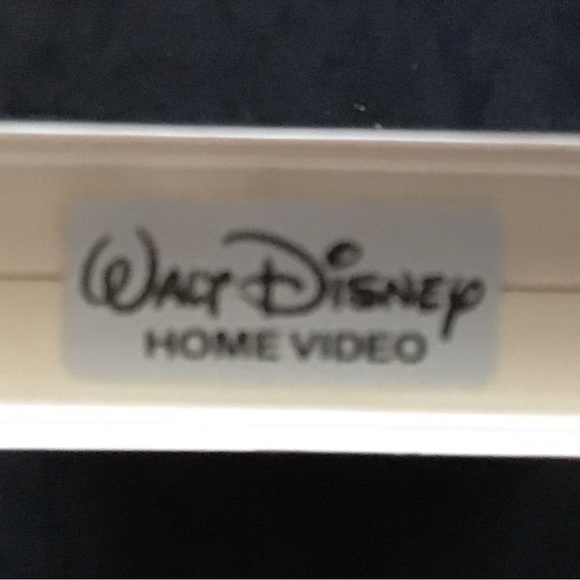 Disney’s The Rescuers VHS - Picture 4 of 7